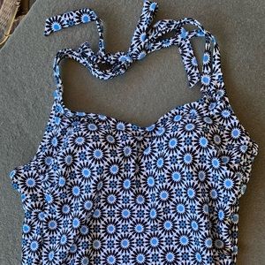 NWT Kona Sol swimsuit top (medium)